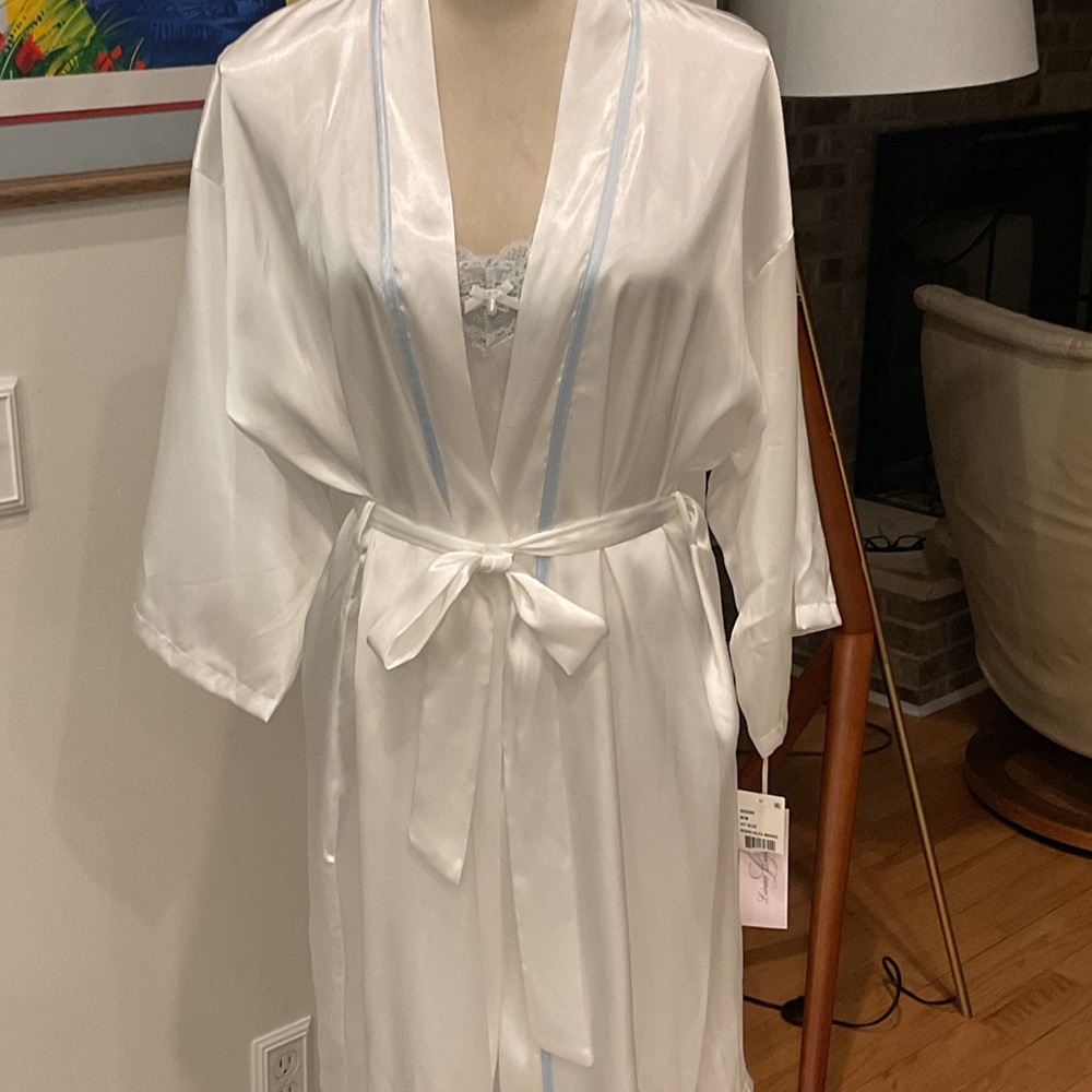 Linea Donatella Bridal Satin Lace-Trim Robe & Chemise Set - Picture 11 of 16